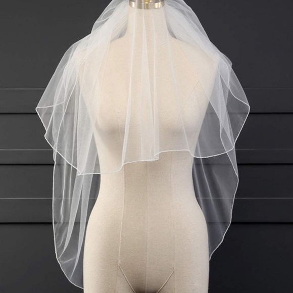 White Two layered Veil - Picture 3 of 8